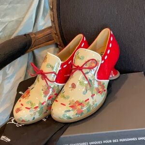 NEW PERFECT JOHN FLUEVOG “WILLFUL” PATENT LEATHER PUMPS IN ORIG BOX